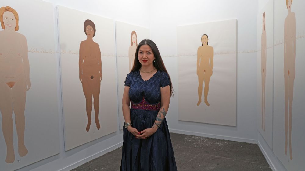 Kubra Khademi exhibe 'Pan, trabajo y libertad' en el estand de la galería Eric Mouchet de arco Madrid 2026, foto Agustín Millán