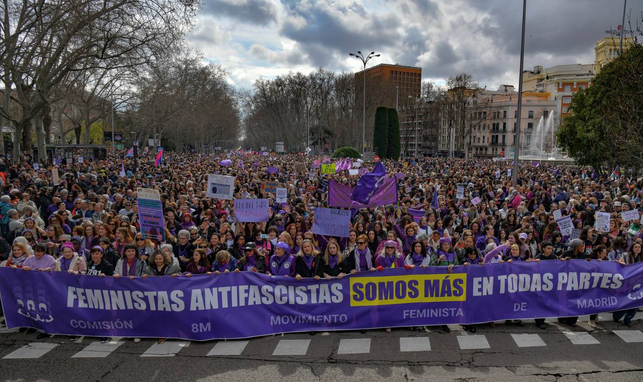 Asistentes a la manifestación por el Día de las Mujeres convocada por la Comisión 8M en Madrid. Foto Agustín Millán