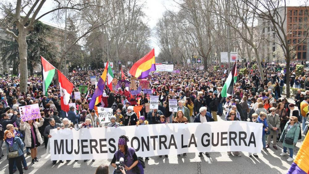Asistentes a la manifestación por el Día de las Mujeres convocada por la Comisión 8M en Madrid. Foto Agustín Millán Asistentes a la manifestación por el Día de las Mujeres convocada por la Comisión 8M en Madrid. Foto Agustín Millán