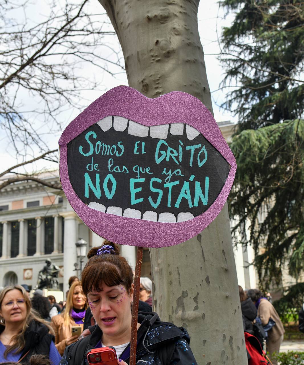 Asistentes a la manifestación por el Día de las Mujeres convocada por la Comisión 8M en Madrid. Foto Agustín Millán Asistentes a la manifestación por el Día de las Mujeres convocada por la Comisión 8M en Madrid. Foto Agustín Millán