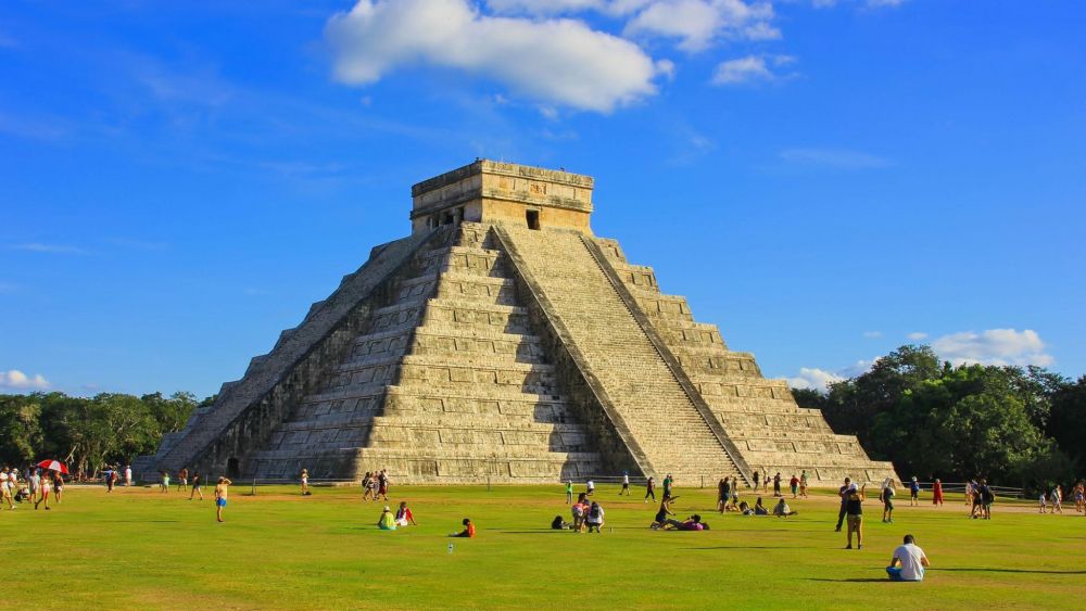 La principal ruina de la civilización maya es la Pirámide de Chichén Itzá, también conocida como Castillo de El Castillo o Pirámide de Kukulkán.