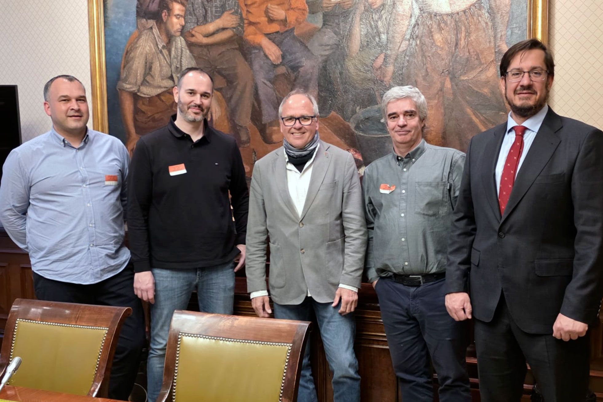 De izquierda a derecha, Iván Herranz, secretario de DEDIT, Alberto García, presidente de LELL, Félix Alonso, diputado de SUMAR, Jon Urkiola, presidente de DEDIT, y Javier Loriente, coordinador del estudio.