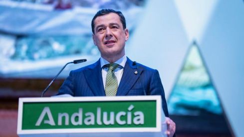 El presidente andaluz no pudo evitar las lágrimas cuando recordó el Día de Andalucía a las víctimas del accidente de Adamuz.