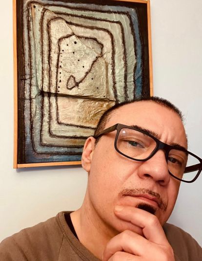 Luigi Settembrini junto a una de sus obras Luigi Settembrini junto a una de sus obras