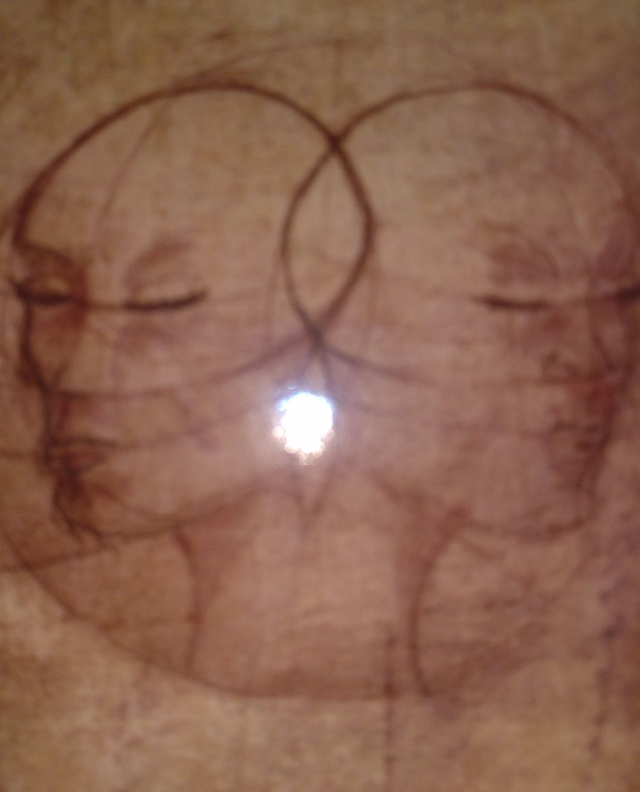 Tres cuartos de siglo le pueblan esquizofrénicamente