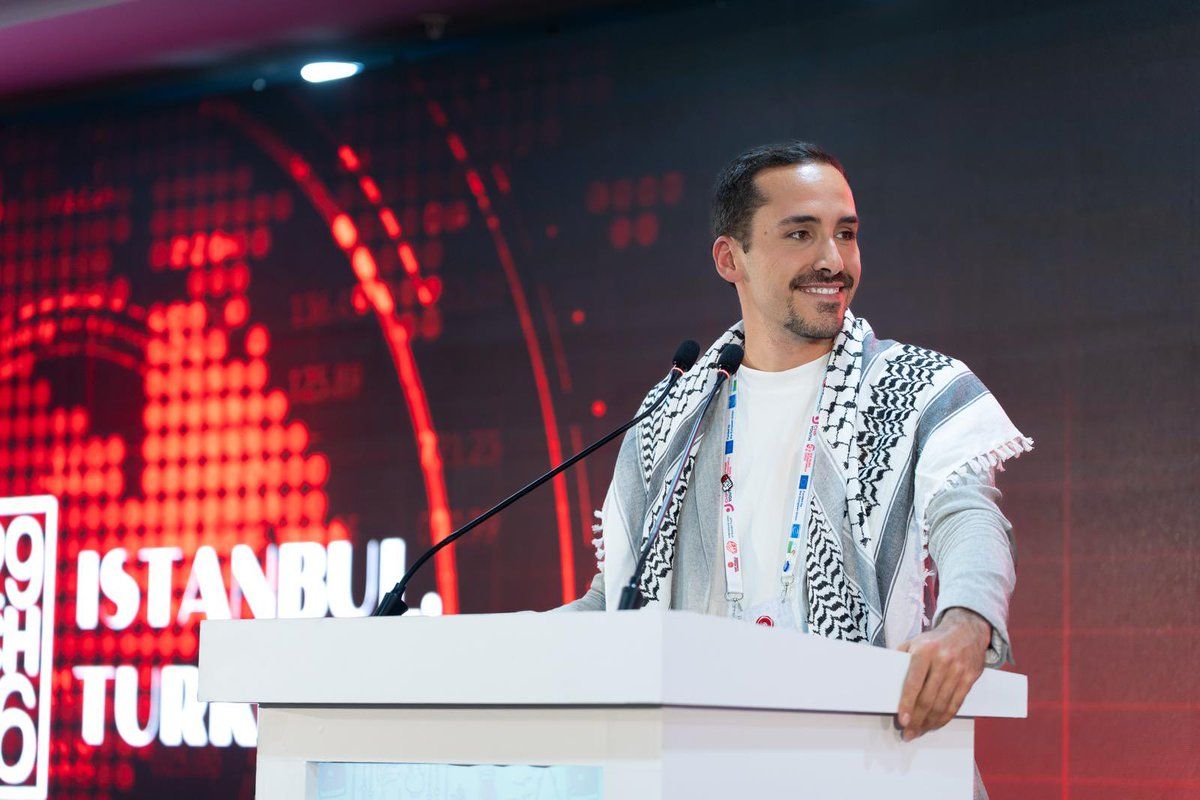 Un español al frente de la juventud socialista mundial en un momento de repliegue democrático