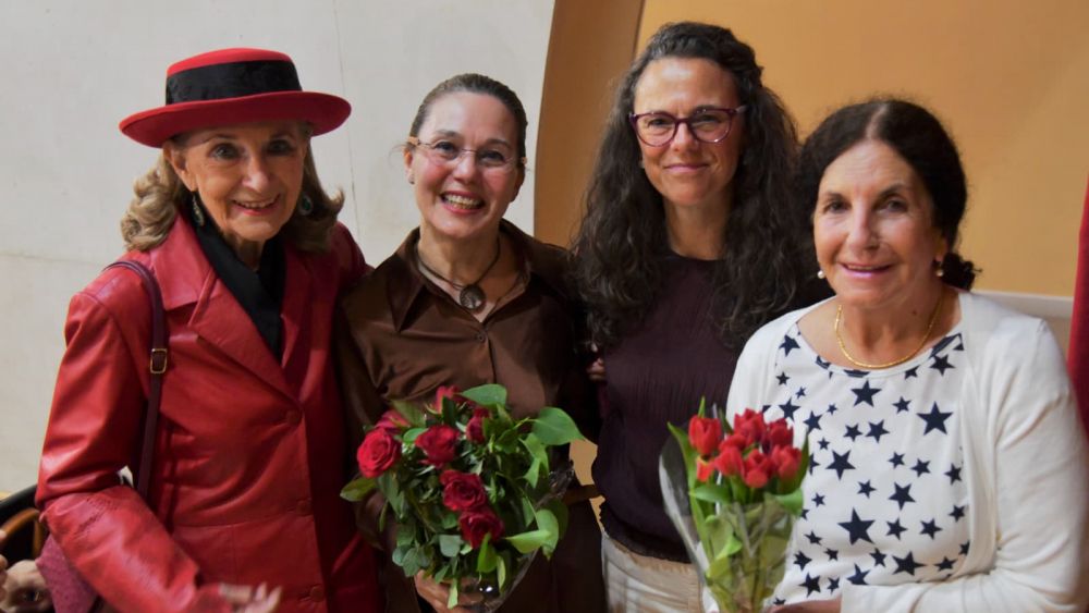 De izda María Rosa Calvo Manzano, Beatriz Millán Poncela, Susana Maté y Isabela de Aranzadidurante el extreno de Kora