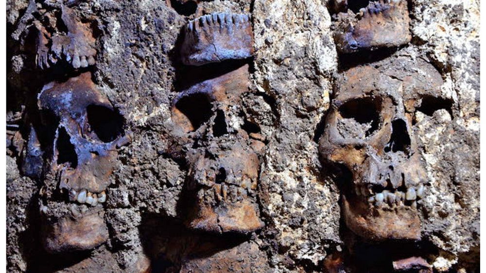 Osario descubrieto en 2018 en la El Huei Tzompantli, hallado bajo la calle Guatemala 24 en Ciudad de México