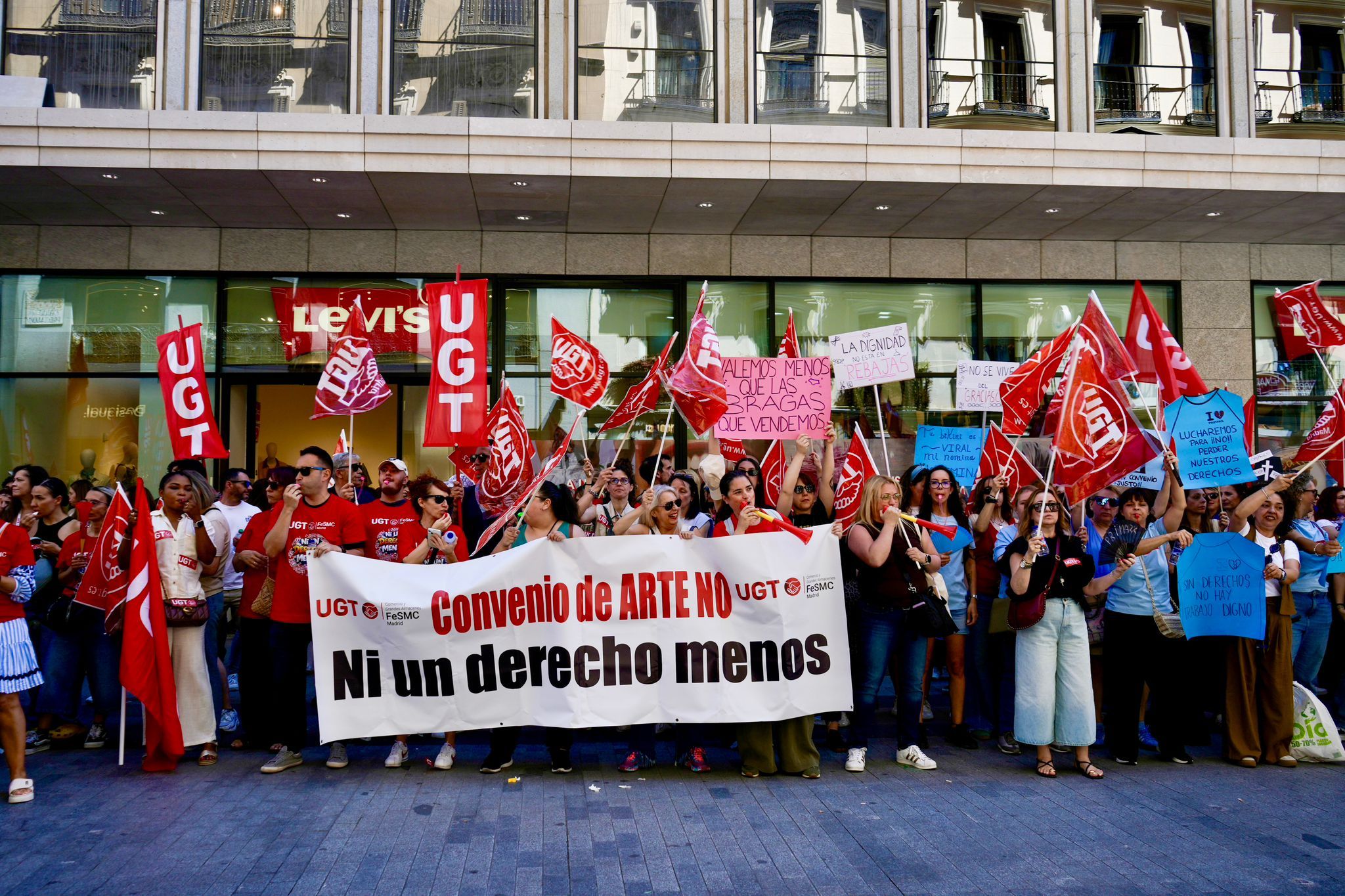 UGT Madrid planta cara al convenio ARTE y denuncia que la firma de CCOO y Fetico supone un retroceso histórico en los derechos de las trabajadoras del comercio textil