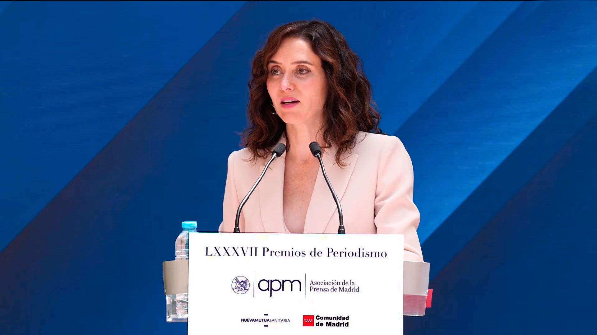 La presidenta Isabel Díaz Ayuso, ha participado en la entrega de los Premios de Periodismo 2025 de la Asociación de la Prensa de Madrid