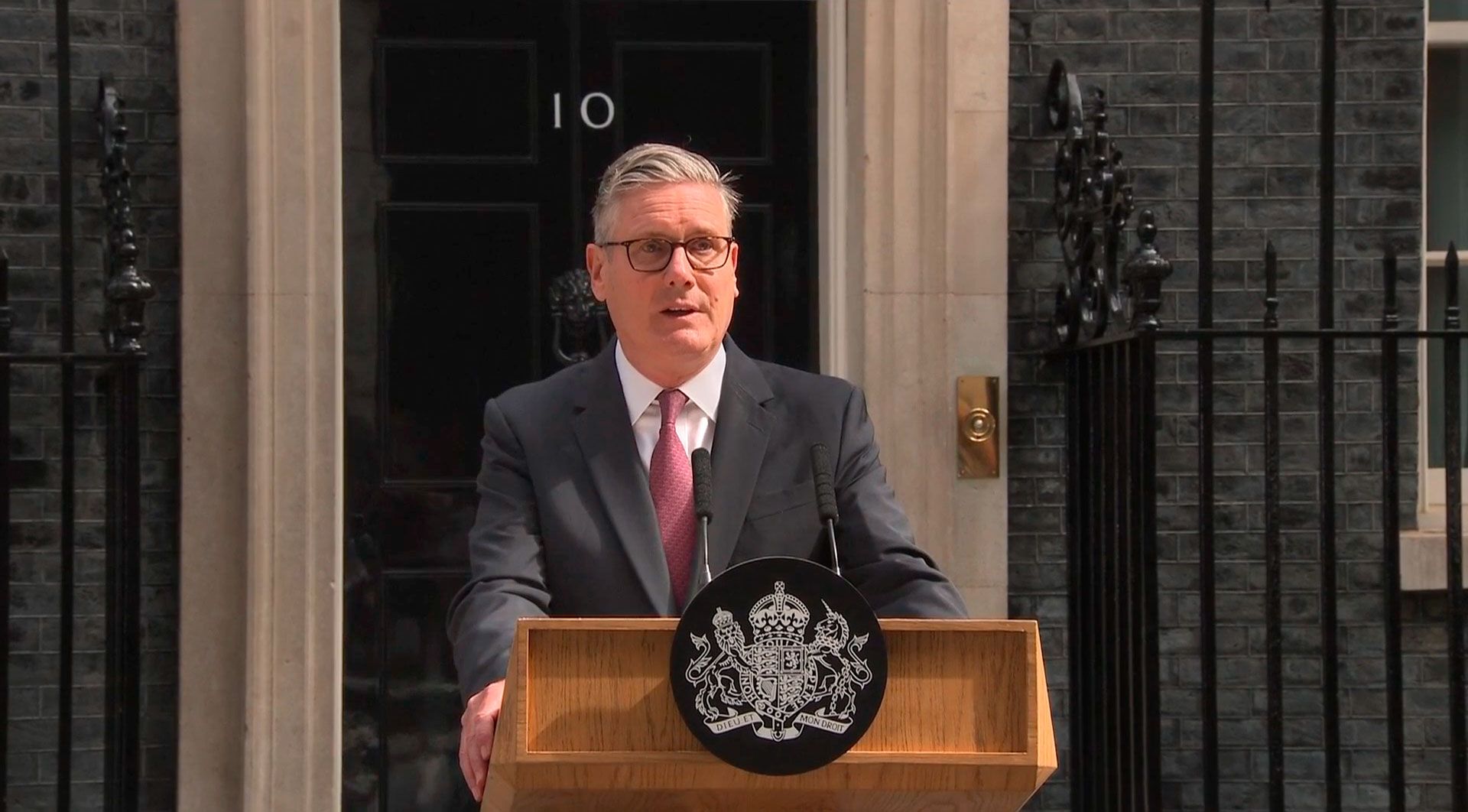 El primer ministro británico, Keir Starmer, este lunes ante el número 10 de Downing Street, en Londres, sede del Gobierno.