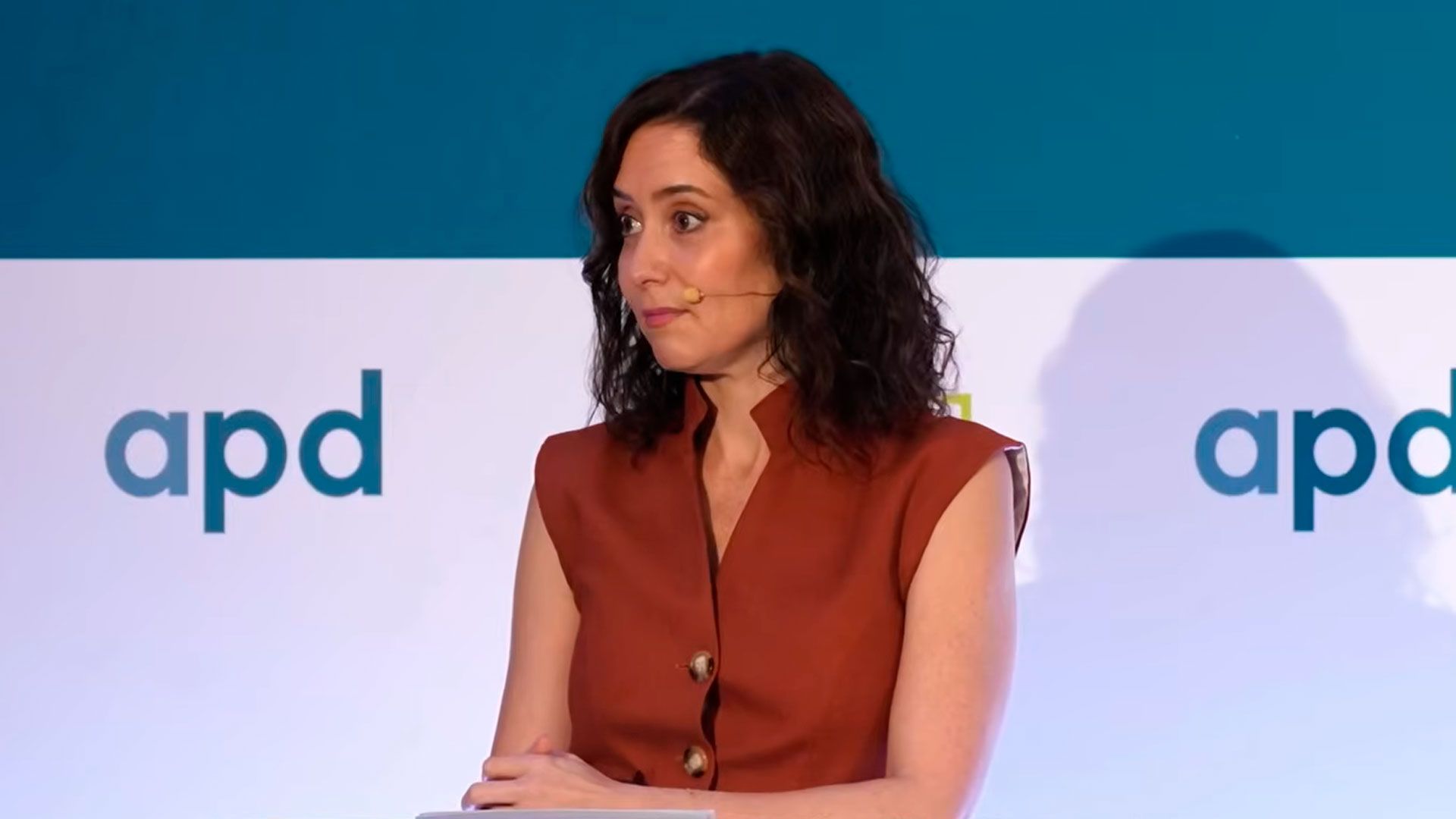 La presidenta de la Comunidad de Madrid, Isabel Díaz Ayuso, participa en el desayuno coloquio organizado por la Asociación para el Progreso de la Dirección (APD)