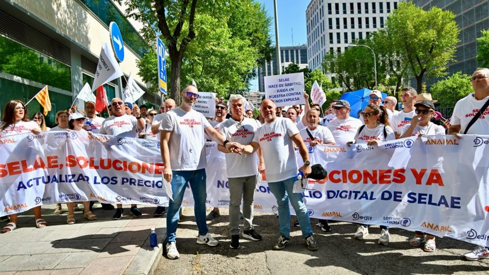 Las tres principales organizaciones representativas de las administraciones de lotería en España —ANAPAL, DEDIT (Defensa Digital) y Loteros en la Lucha (LELL), foto Agustín Millán