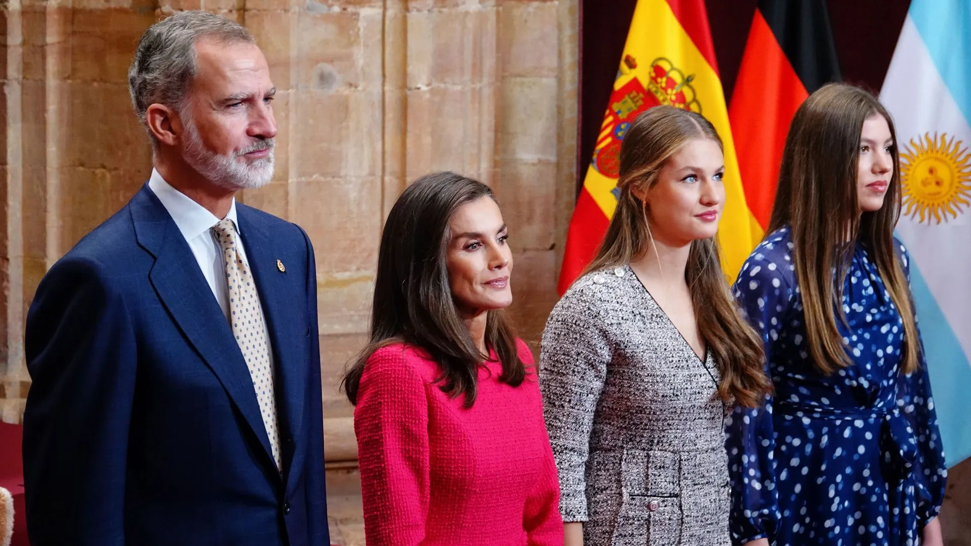 Futbol o Trump, ZP y los 429 regalos para la Familia Real