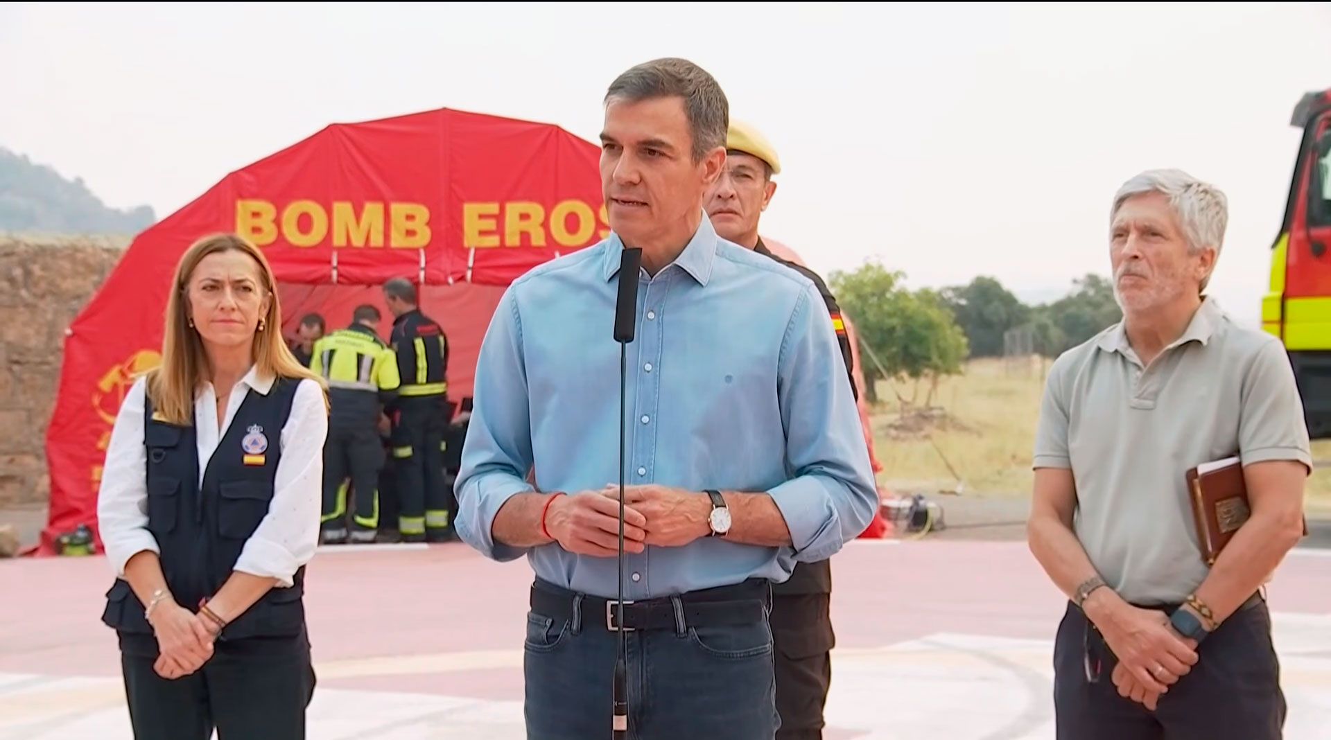 Pedro Sánchez visita el Puesto de Mando Avanzado y las zonas afectadas por los incendios en Madrid