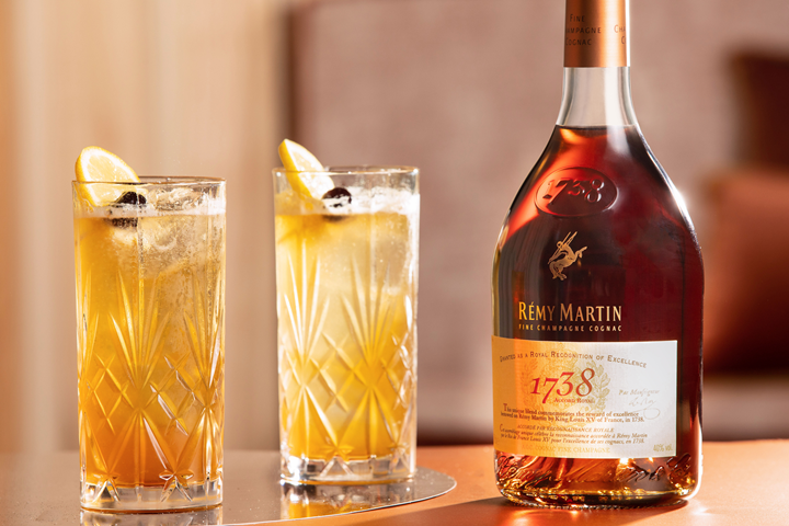 Un cóctel para el verano elaborado con coñac Rémy Martin 1738 Accord Royal