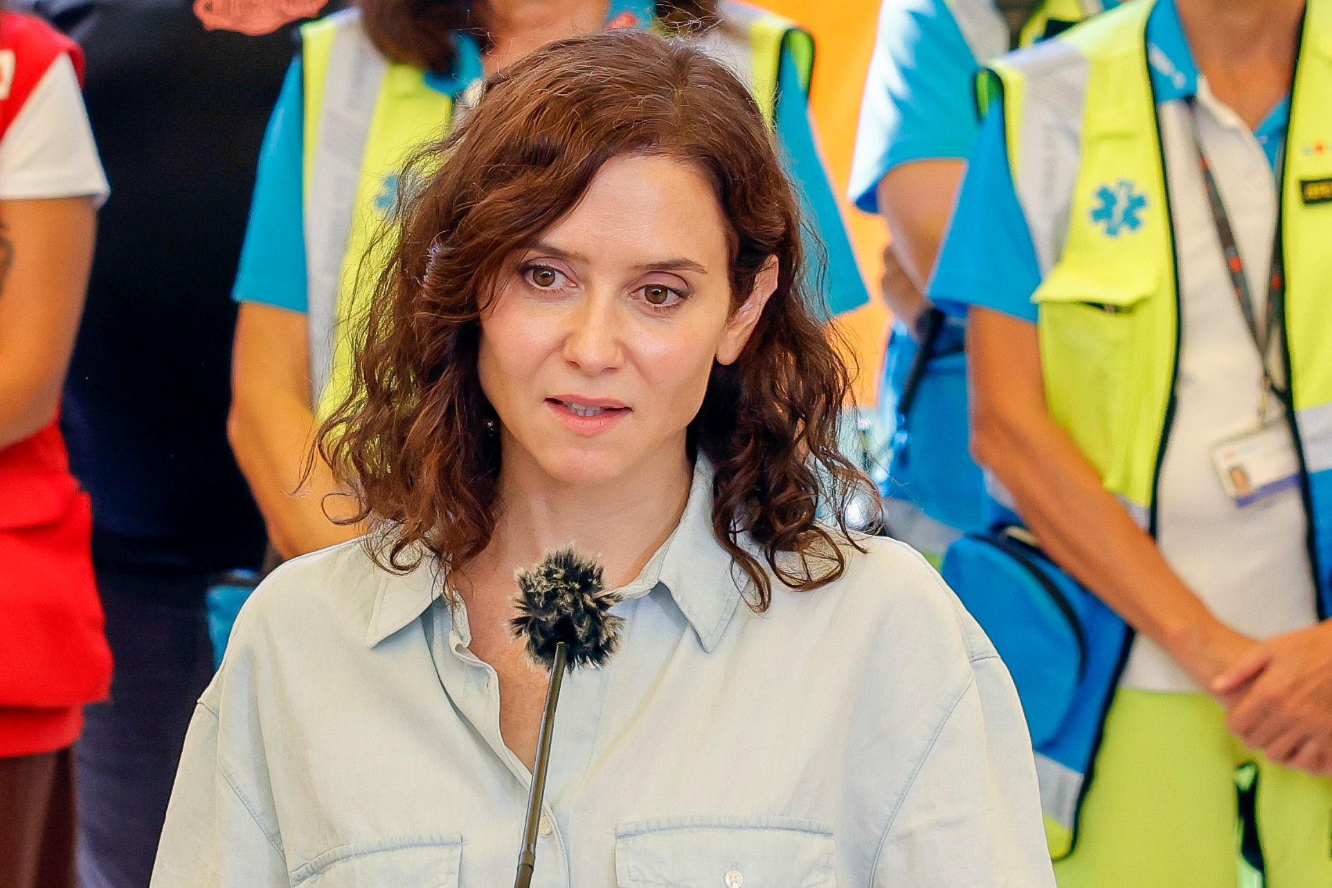 La presidenta de la comunidad de Madrid, de visita a los lugares del incendio para hacer propaganda e intentar tapar la polémica de los áticos, foto CAM