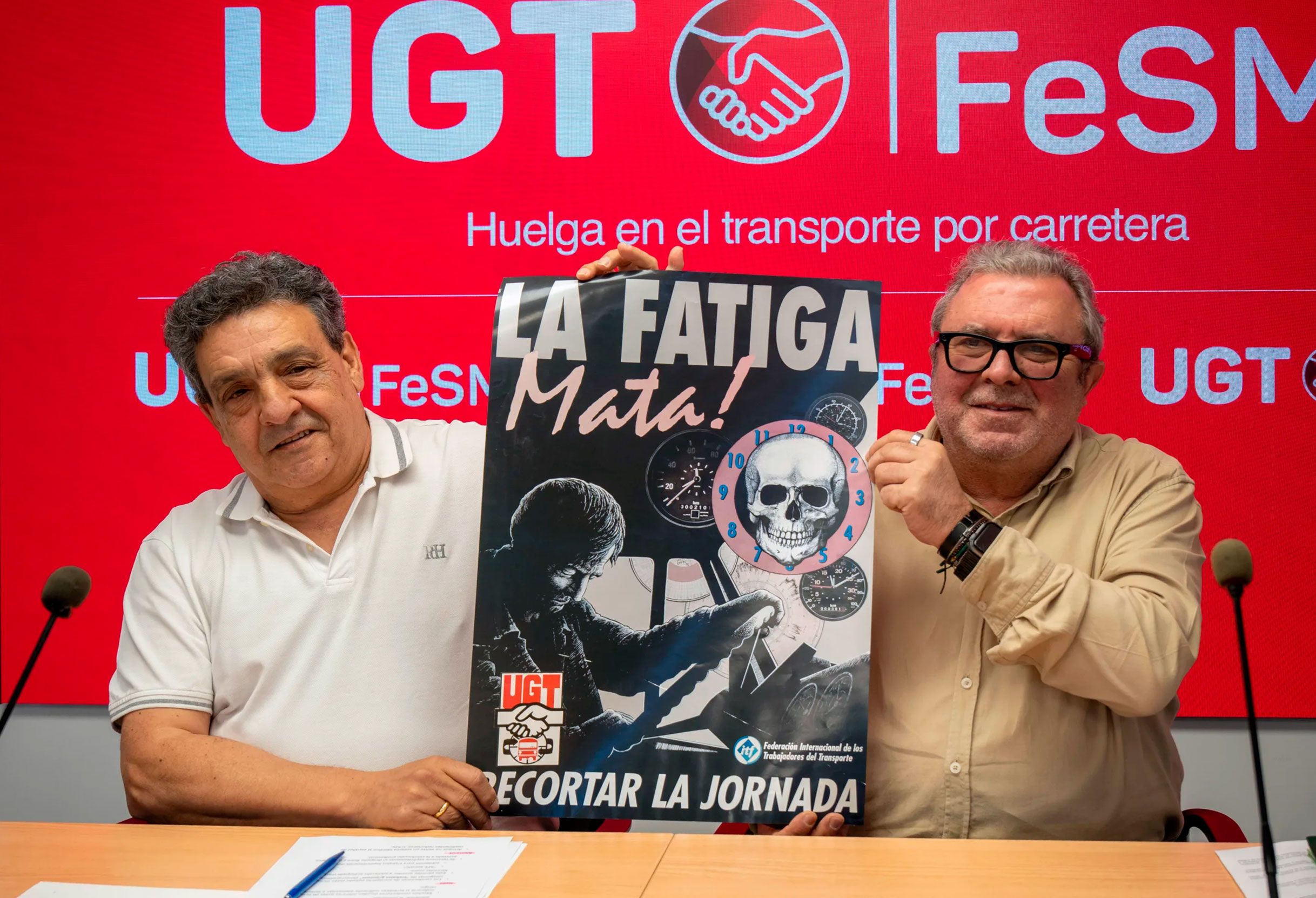 Antonio Oviedo secretario general de la FeSMC UGT y Diego Buenestado Diego Buenestado García  secretario sector carreteras, urbanos y logística, durante una rueda de prensa de FeSMC UGT en Madrid. Imagen de archivo.