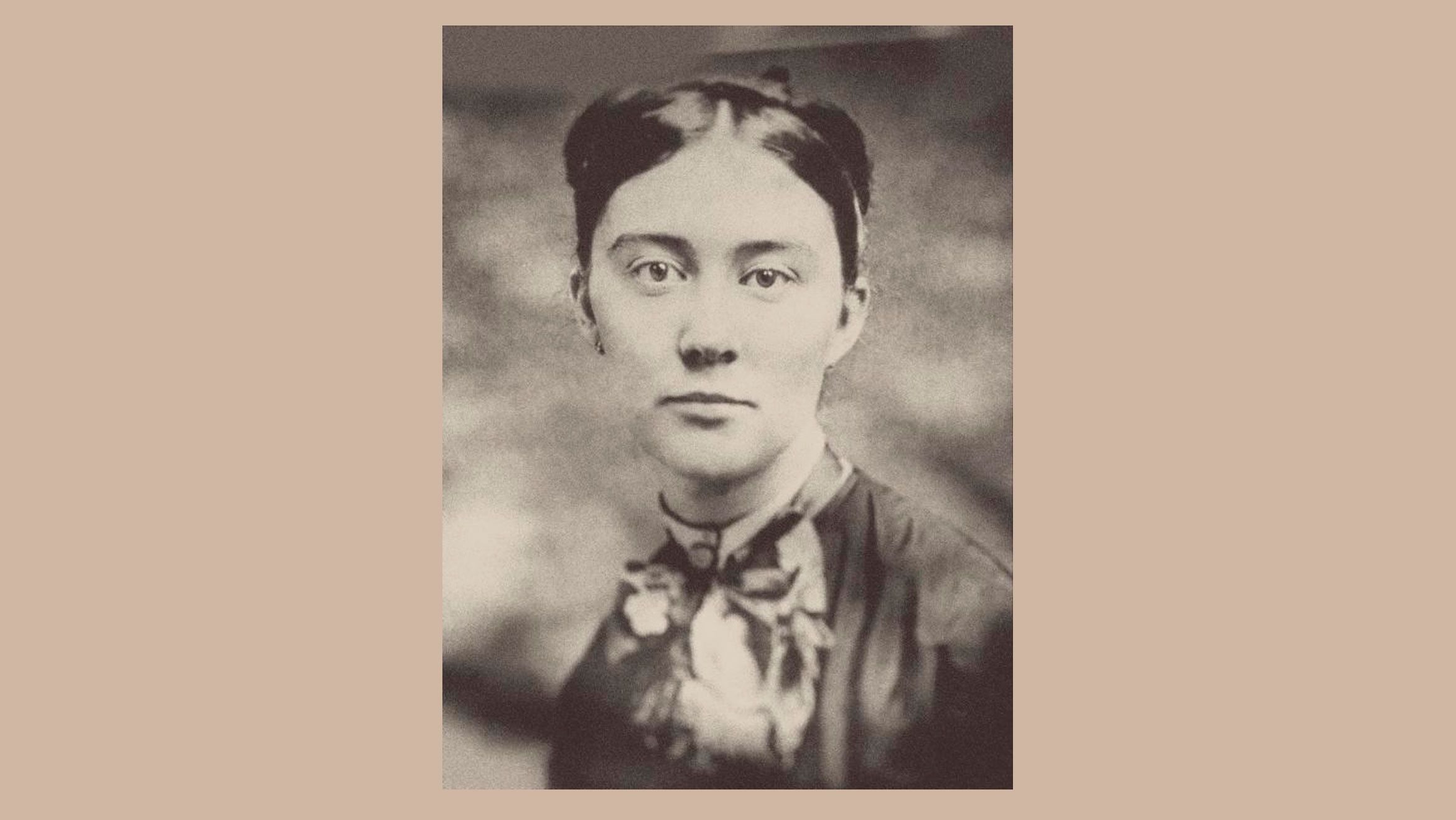 Retrato de la pintora Mary Cassatt, hacia 1867, con 21 años, poco después de instalarse en París por primera vez