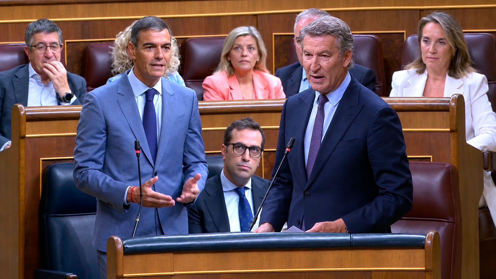 Pedro Sánchez y Alberto Núñez Feijóo en la Sesión de control de esta mañana en el Congreso