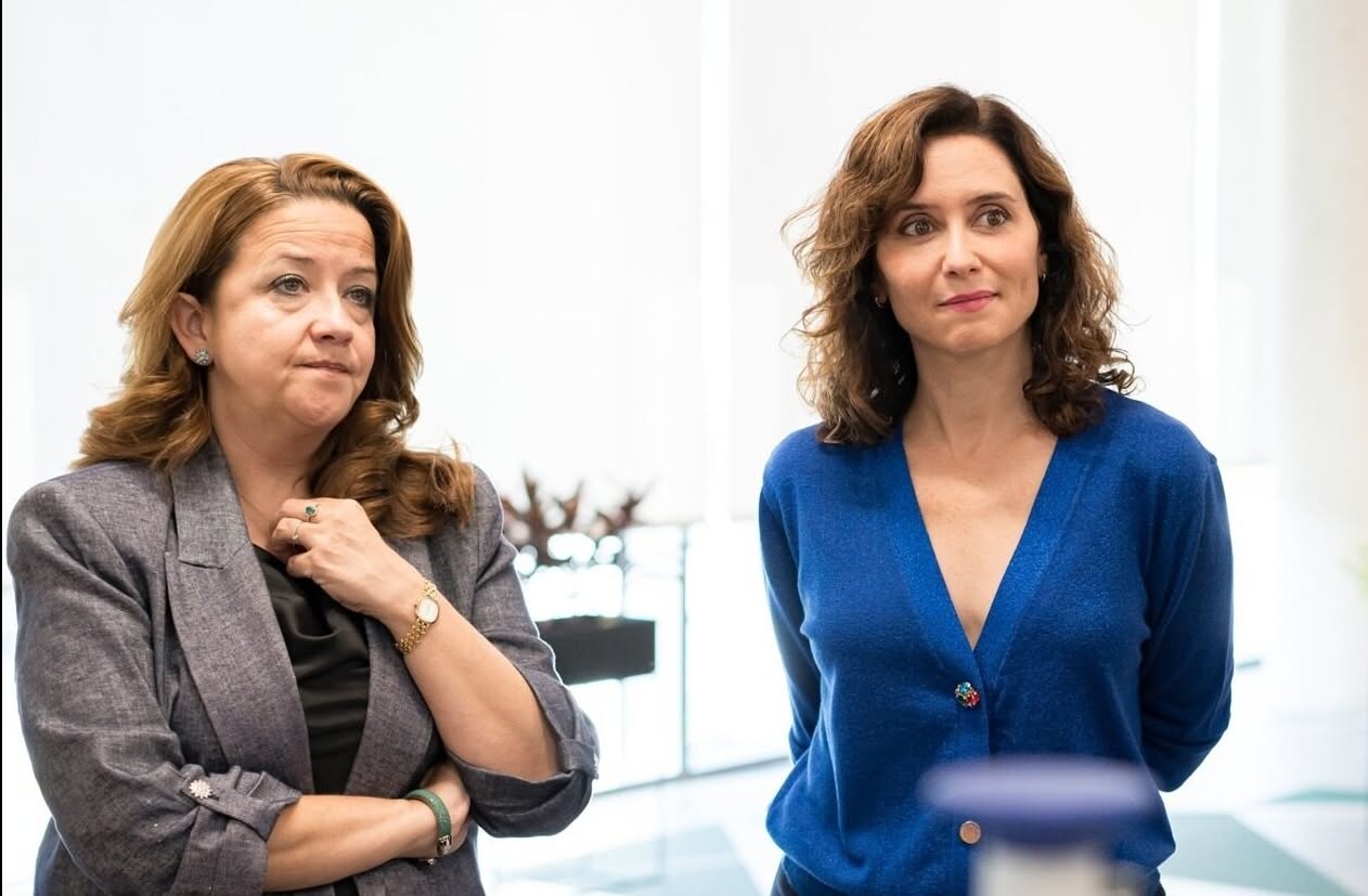 La consejera de Sanidad de Madrid, Fátima Matute junto a la presidenta Díaz Ayuso