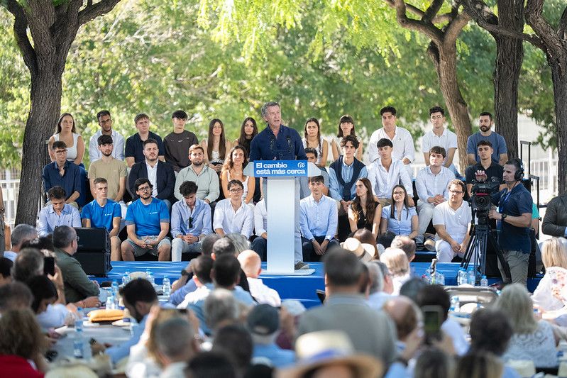 Alberto Núñez Feijóo ha prometido revisar las condiciones para conceder, mantener y perder la nacionalidad española si llega al Gobierno