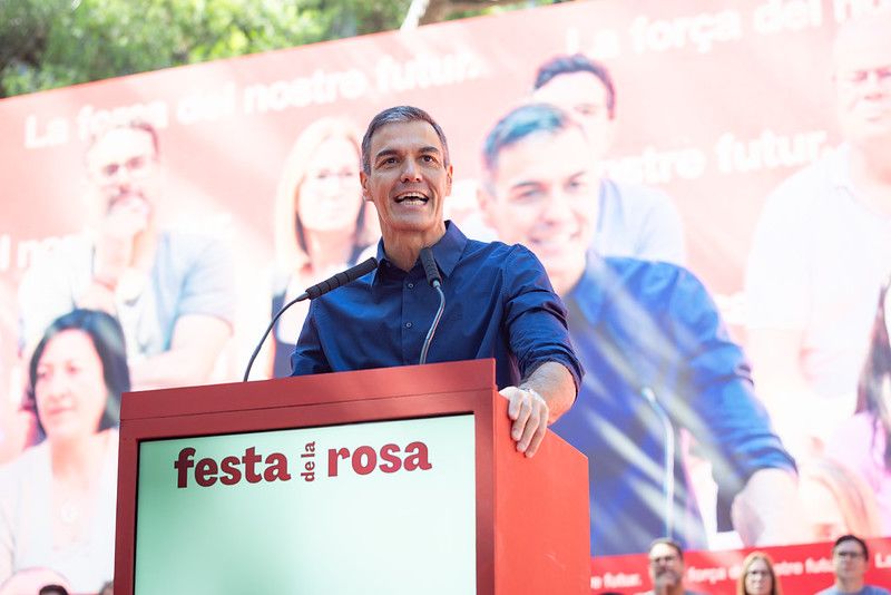 Sánchez responde a la ofensiva de PP y Vox desde la Festa de la Rosa