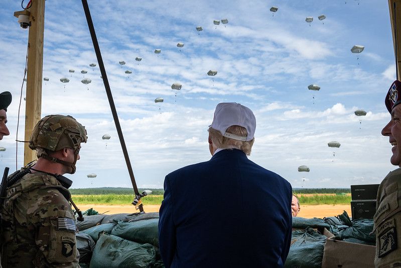 Trump Defensa Cinco