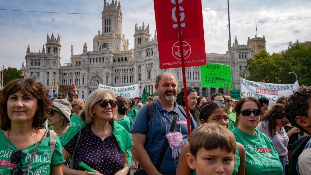 Representantes de UGT Servicios Públicos Madrid han participado en la manifestación en defensa de la educación pública, fotos Agustín Millán Representantes de UGT Servicios Públicos Madrid han participado en la manifestación en defensa de la educación pública, fotos Agustín Millán