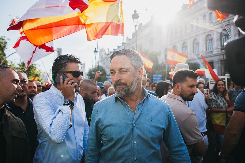 Abascal necesita un inmigrante al que culpar de cada problema