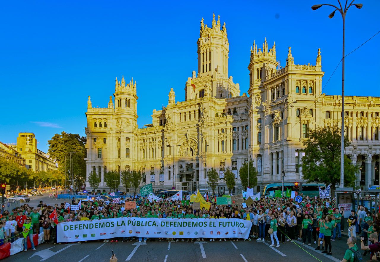 Manifestación por la huelga indefinida  de la enseñanza en Madrid contra Ayuso, foto Agustín Millán