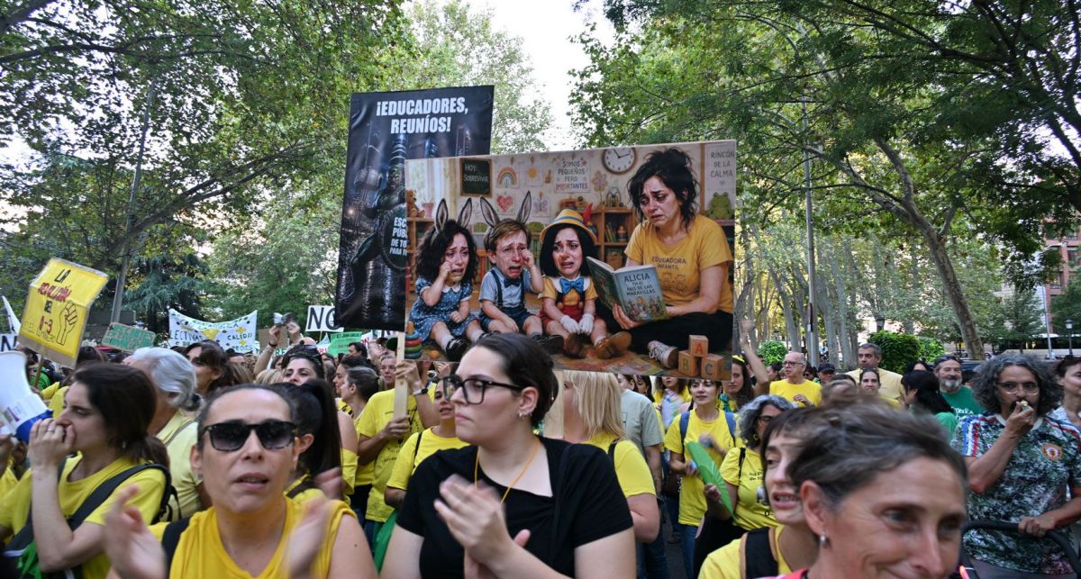 Manifestación por la huelga general de la enseñanza en Madrid contra Ayuso, foto Agustín Millán