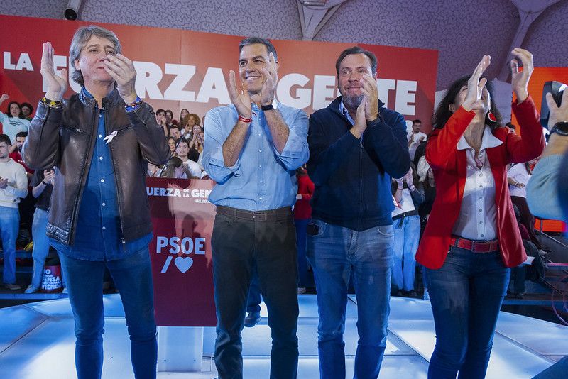 Sánchez convierte la fragmentación de la izquierda en un llamamiento al voto útil, "Todo al rojo"