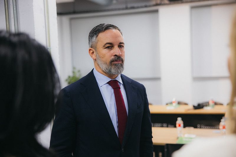 Abascal busca un pacto con el PP para controlar el Senado y agita el fantasma del fraude electoral