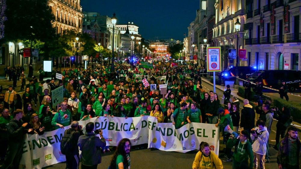 Manifestación en Madrid de los docentes en huelga indefinida de la educación pública, foto Agustín Millán Manifestación en Madrid de los docentes en huelga indefinida de la educación pública, foto Agustín Millán