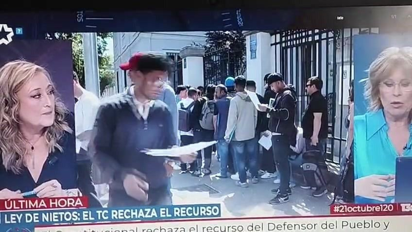 Imagen emitida por el programa 120 Minutos de Telemadrid durante una información sobre la Ley de Nietos y la suspensión cautelar del voto de ciudadanos nacionalizados