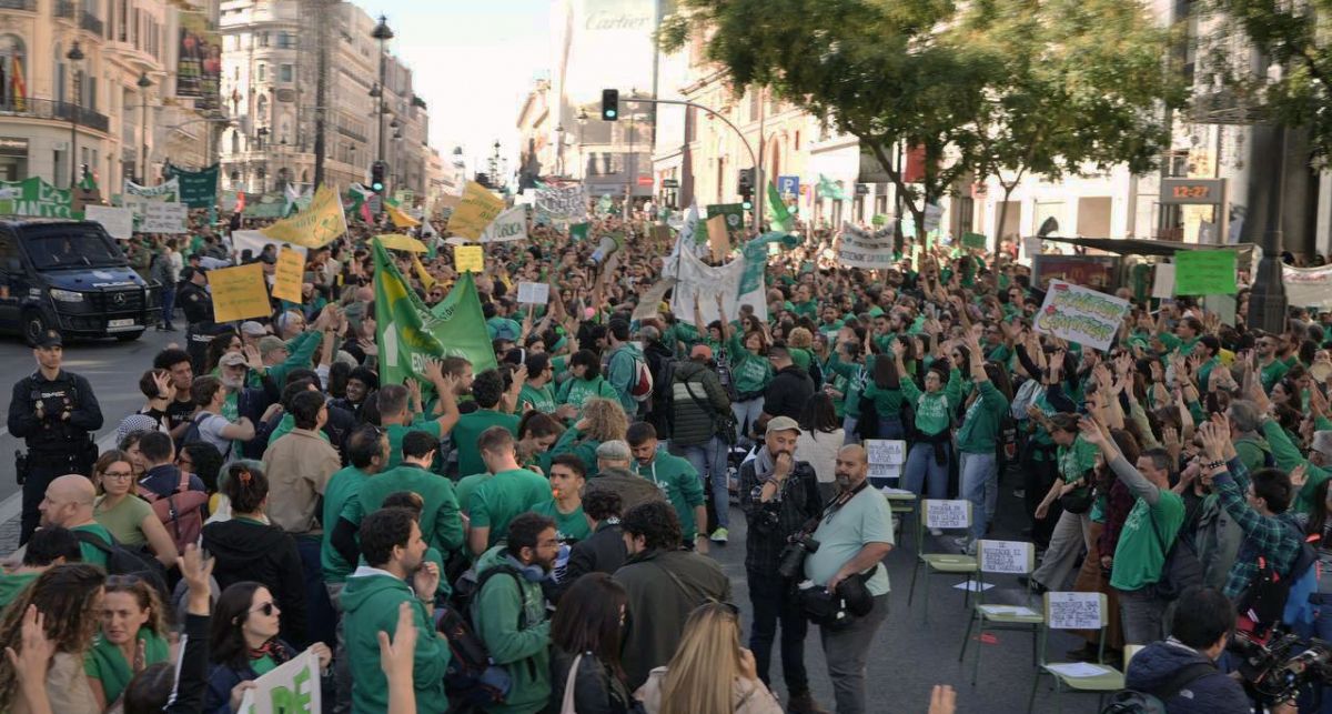 Concentración de docentes madrileños de la enseñanza pública en huelga indefinida frente a la Consejería de Educación. Foto: Agustín Millán.1 Concentración de docentes madrileños de la enseñanza pública en huelga indefinida frente a la Consejería de Educación. Foto: Agustín Millán.1