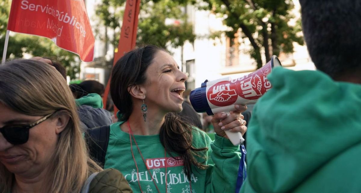 Concentración de docentes madrileños de la enseñanza pública en huelga indefinida frente a la Consejería de Educación. Foto: Agustín Millán. Concentración de docentes madrileños de la enseñanza pública en huelga indefinida frente a la Consejería de Educación. Foto: Agustín Millán.