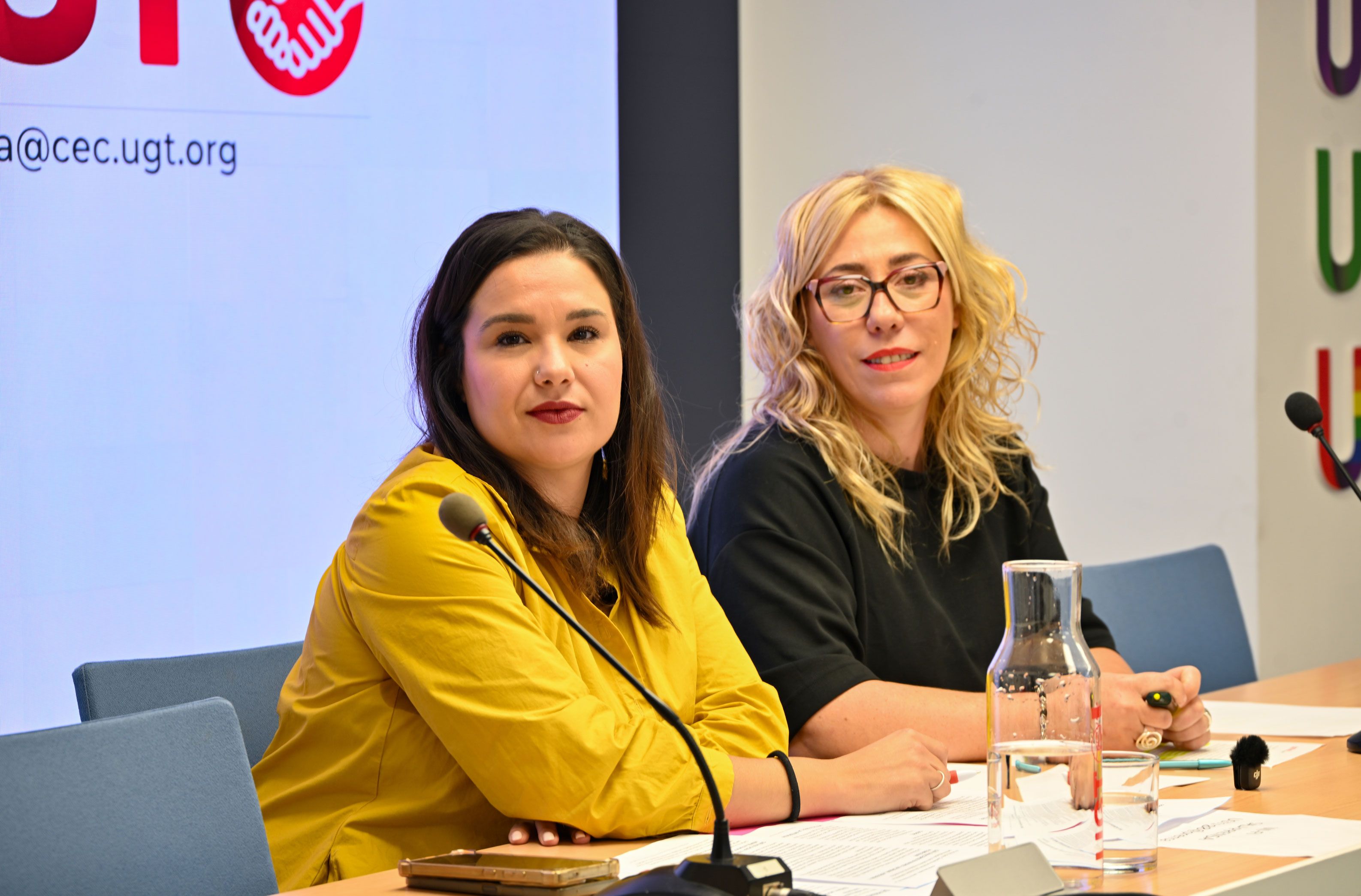 La secretaria de Igualdad y responsable de Vivienda de UGT Madrid, Esther Chaves Alonso, acompañada por Arantxa Mejías, técnica de la Oficina de Asesoría de Vivienda, foto Agustín Millán