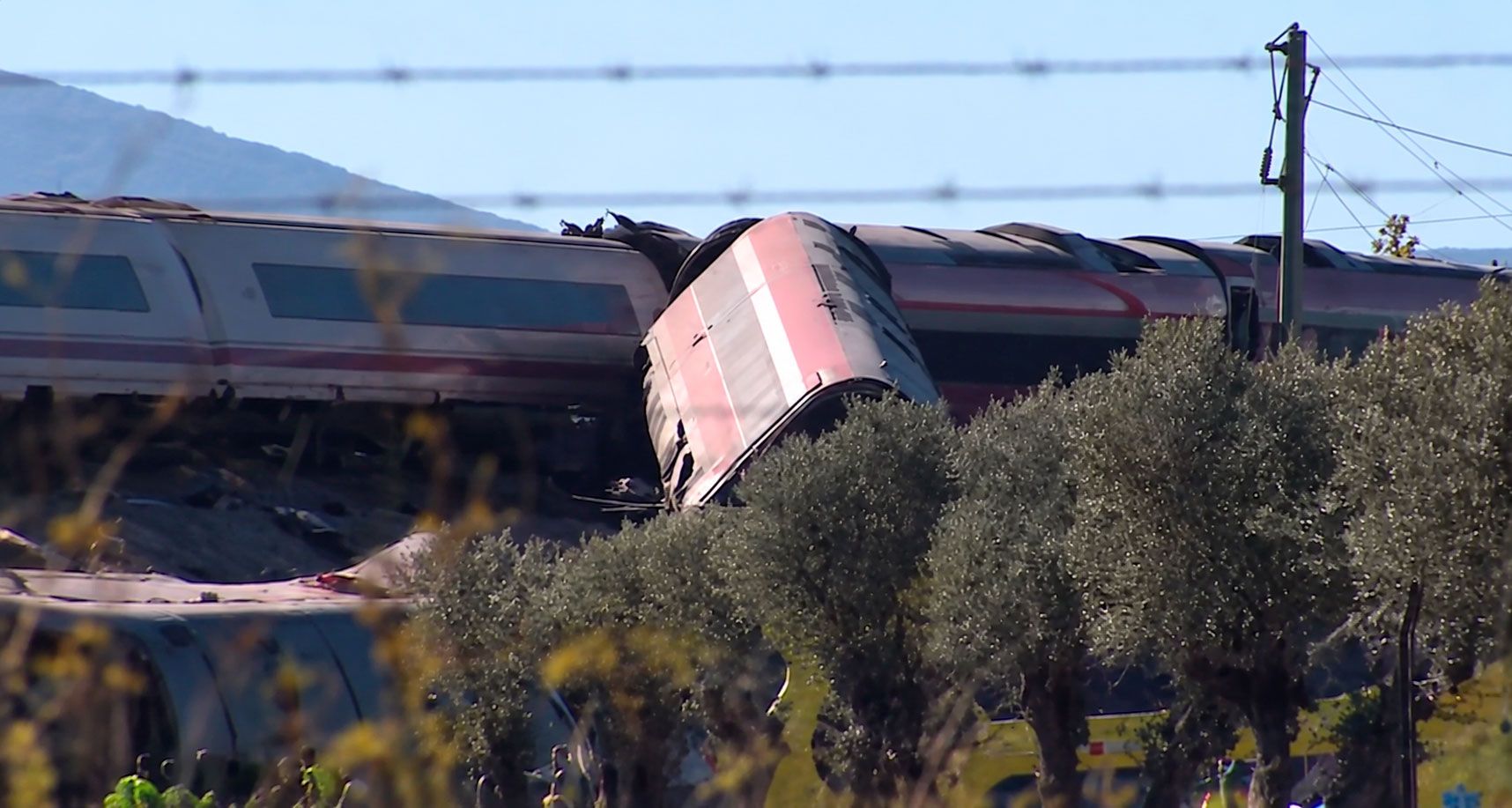 Vox mantiene sus mítines mientras el accidente ferroviario de Toledo paraliza la agenda política