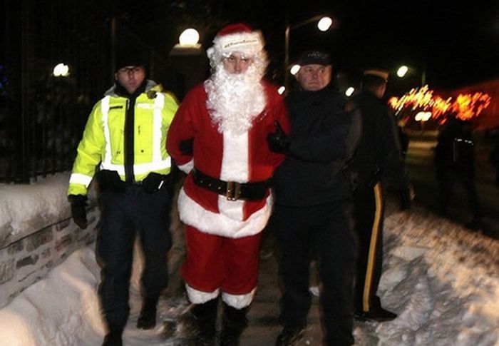 santa-claus-papa-noel-arrestado-policia-01.jpg