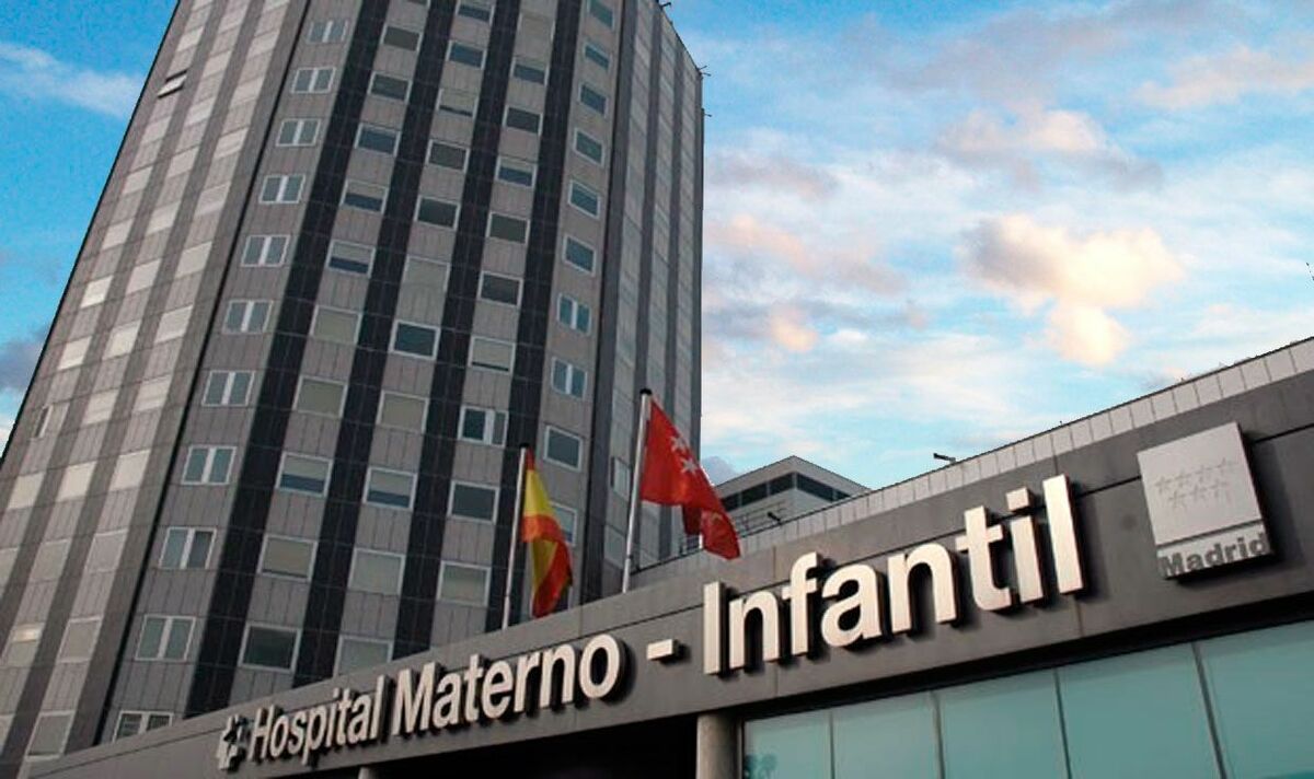 Pacientes de cáncer haciendo cola para ducharse y ventanas sujetas con cinta aislante en la sanidad de Ayuso
