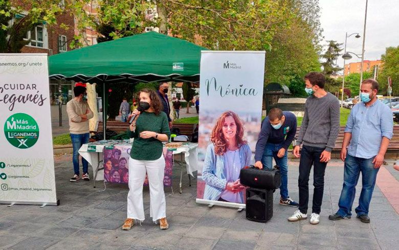 Eva-Martínez-(i)-en-un-acto-electoral-durante-la-campaña-de-las-pasadas-elecciones-a-la-Asamblea-de-Madrid