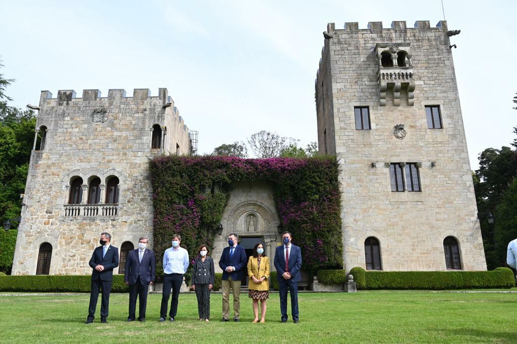 Carmen Calvo y otras autoridades en el Pazo de Mairás para devolver los jardines a los españoles. Foto Moncloa