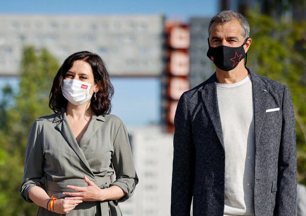 La presidenta de la Comunidad de Madrid, Isabel Díaz Ayuso,  junto a Toni Cantó