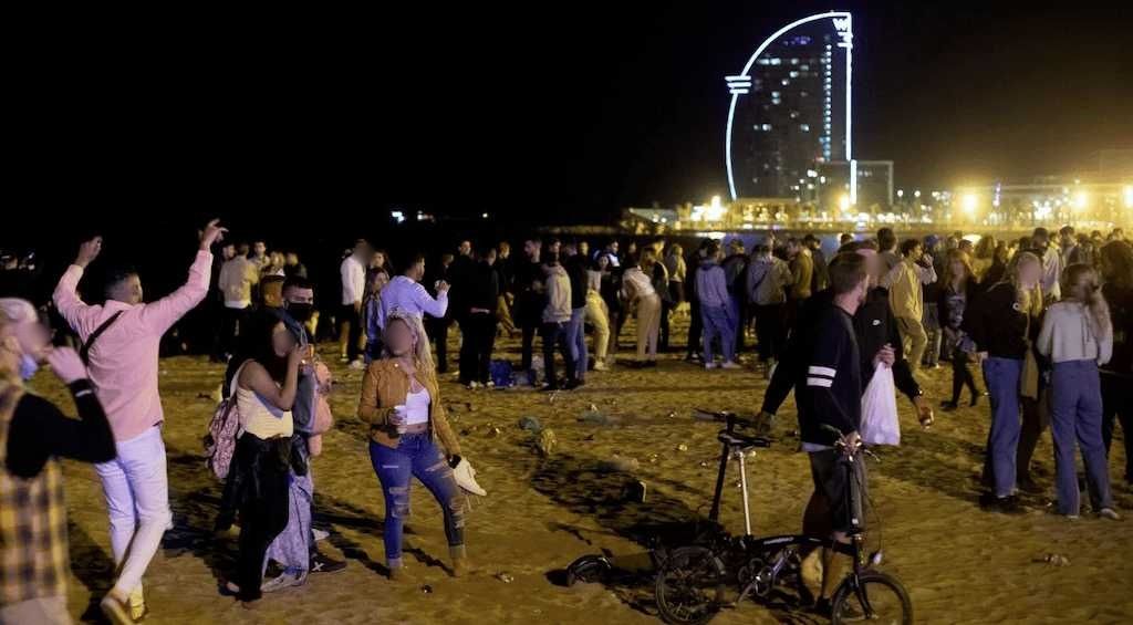 Un botellón en Barcelona.