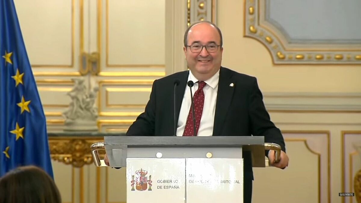 Miquel Iceta traspasa la cartera de Política Territorial a Isabel Rodríguez 1