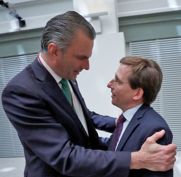 Almeida con el portavoz de la extrema derecha de VOX, Ortega Smith