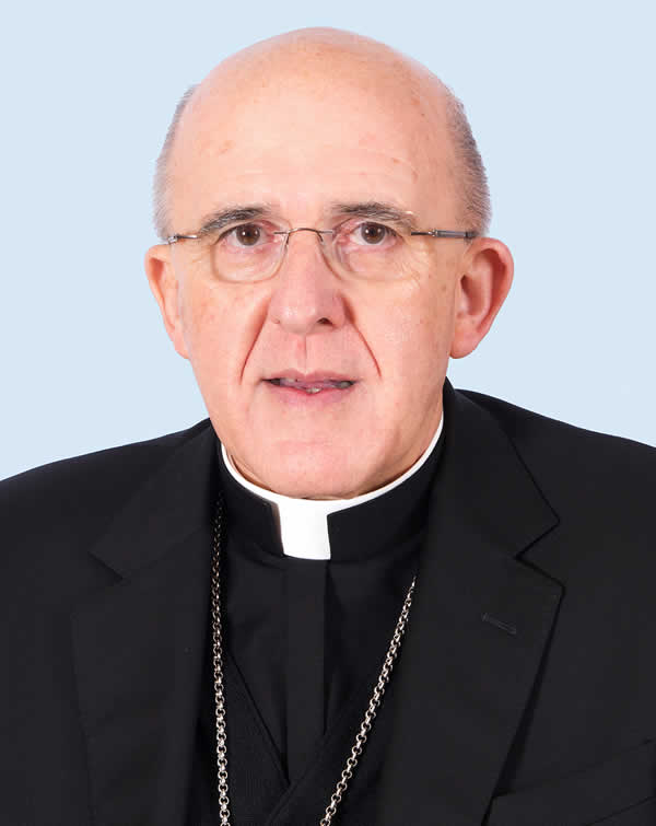 Mons._Osoro_30877902606.jpg