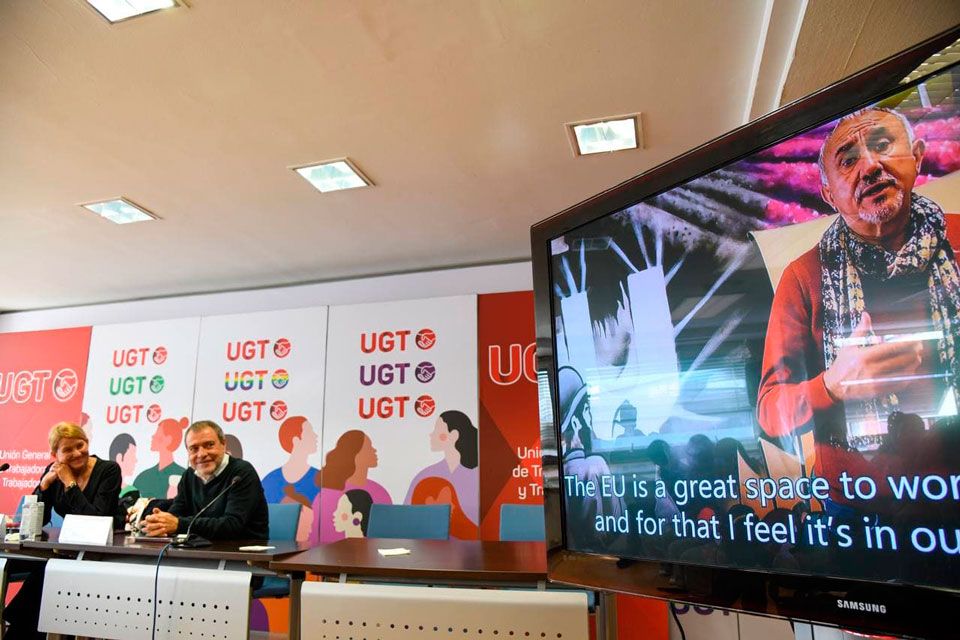 Pepe Álvarez, secretario general de UGT en la pantalla de Televisión junto a Mariano Hoya, vicesecretario General de Política Sindical y a la secretaria de Políticas Europeas, Mari Carmen Barrera, foto Agustín Millán